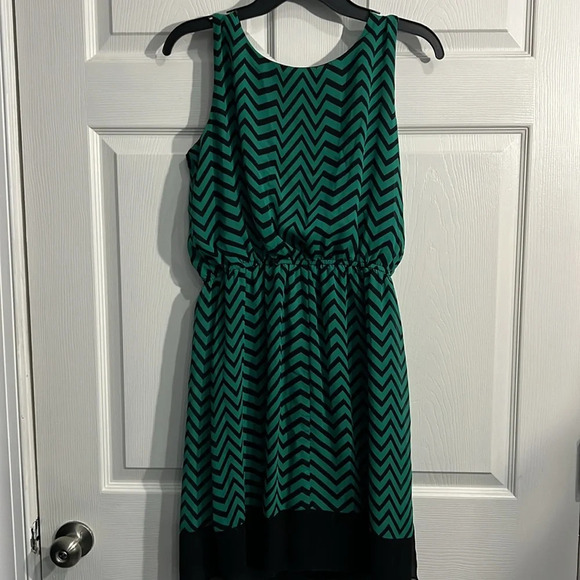 Enfocus Studio Women's Size 10 Dress Green Black Chevron Print Chiffon Lined - Picture 6 of 10